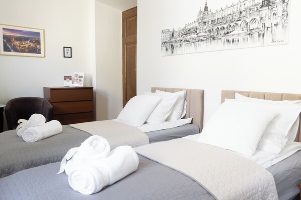 Deluxe Twin Room | In-room safe, blackout drapes, iron/ironing board, free WiFi - Roman Apartments (Kraków)