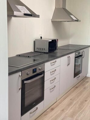 Full-sized fridge, microwave, oven, dishwasher