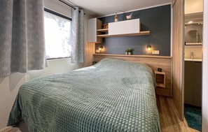 3 bedrooms, travel cot, free WiFi - Cozy home in Lauwersoog with WiFi (Lauwersoog)