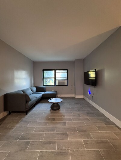 Modern 2BR Loft Feel Classic Brooklyn Charm