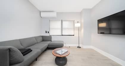 Modern 2BR Loft Feel Classic Brooklyn Charm