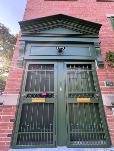 Modern 2BR Loft Feel Classic Brooklyn Charm
