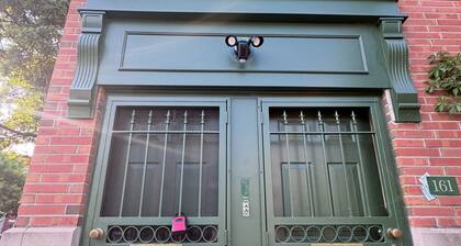 Modern 2BR Loft Feel Classic Brooklyn Charm