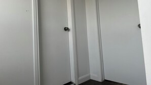 Unclassified image, 2 of 11, button - Large room in the city center (Rimouski)