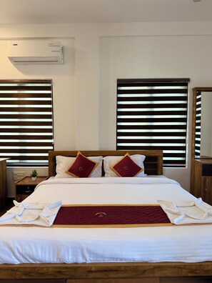 4 bedrooms, desk, iron/ironing board, free WiFi