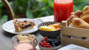 Daily buffet breakfast (EUR 5 per person)