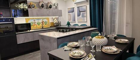 Produits de nettoyage écologiques fournis, serviettes en papier