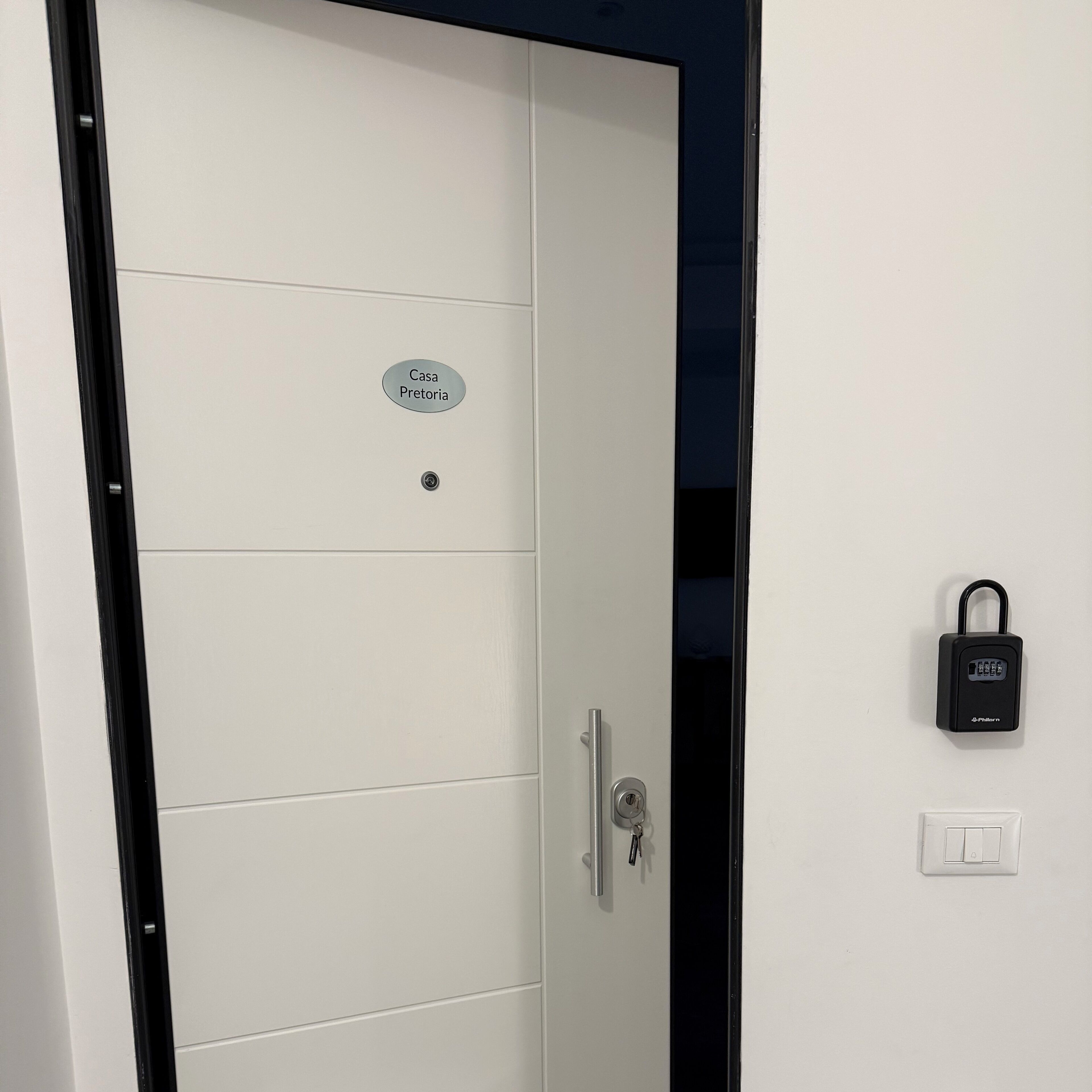 Deluxe Apartment, City View | Free minibar, in-room safe, blackout drapes, soundproofing