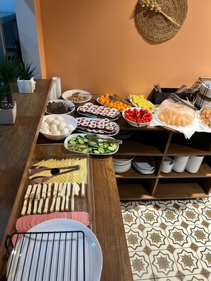 Free daily buffet breakfast