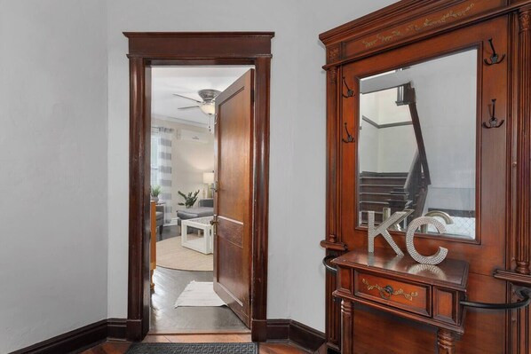 Interior - Discover our charming 2-bed, 1-bath apartment in a beautifully restored triplex (Kansas City)