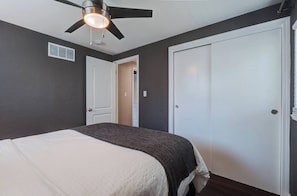 2 bedrooms, iron/ironing board, free WiFi, bed sheets