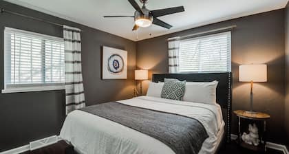This apartment is a 2 bedroom(s), 1 bathrooms, located in Kansas City, KS.