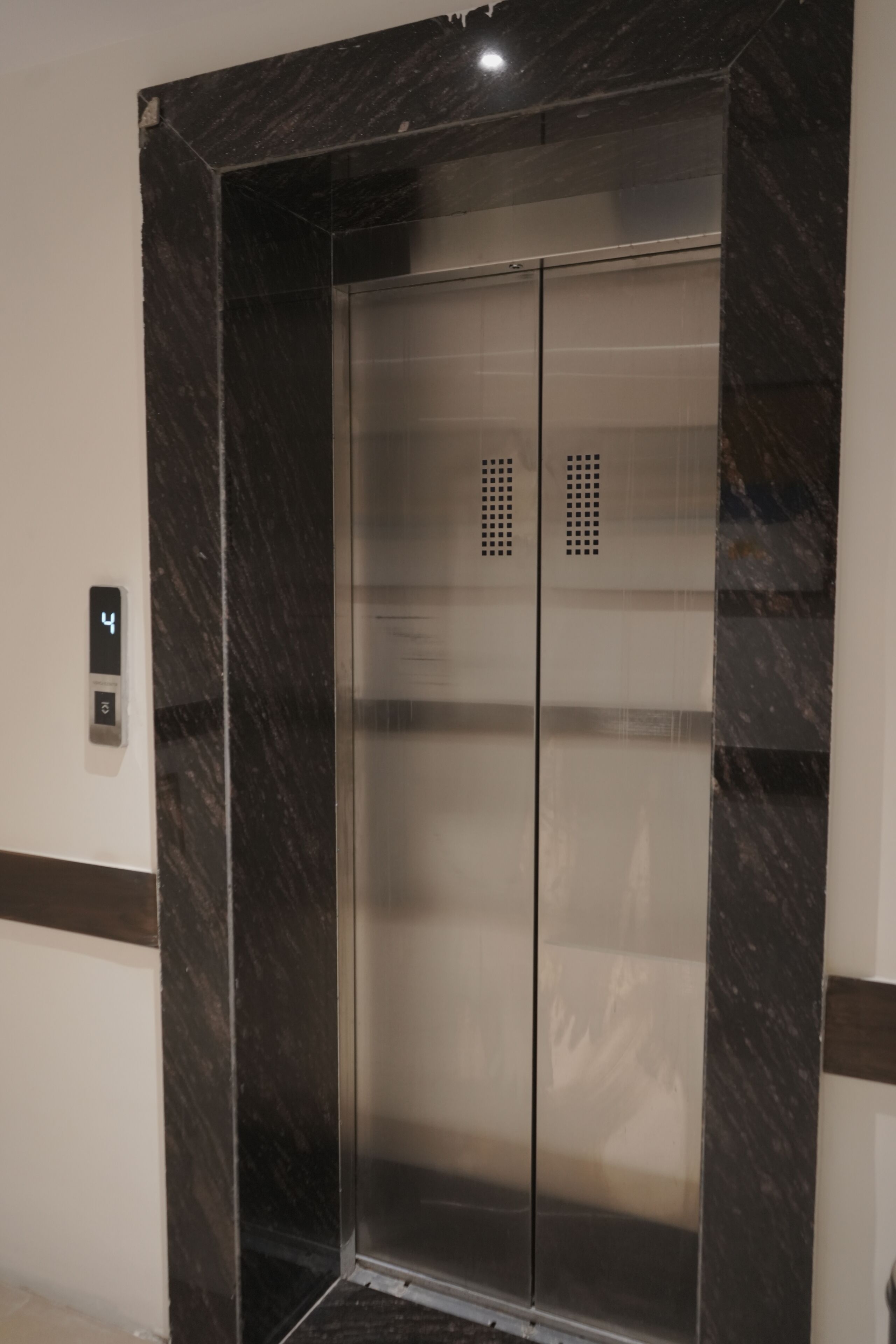 An elevator with a digital display showing the number 4.