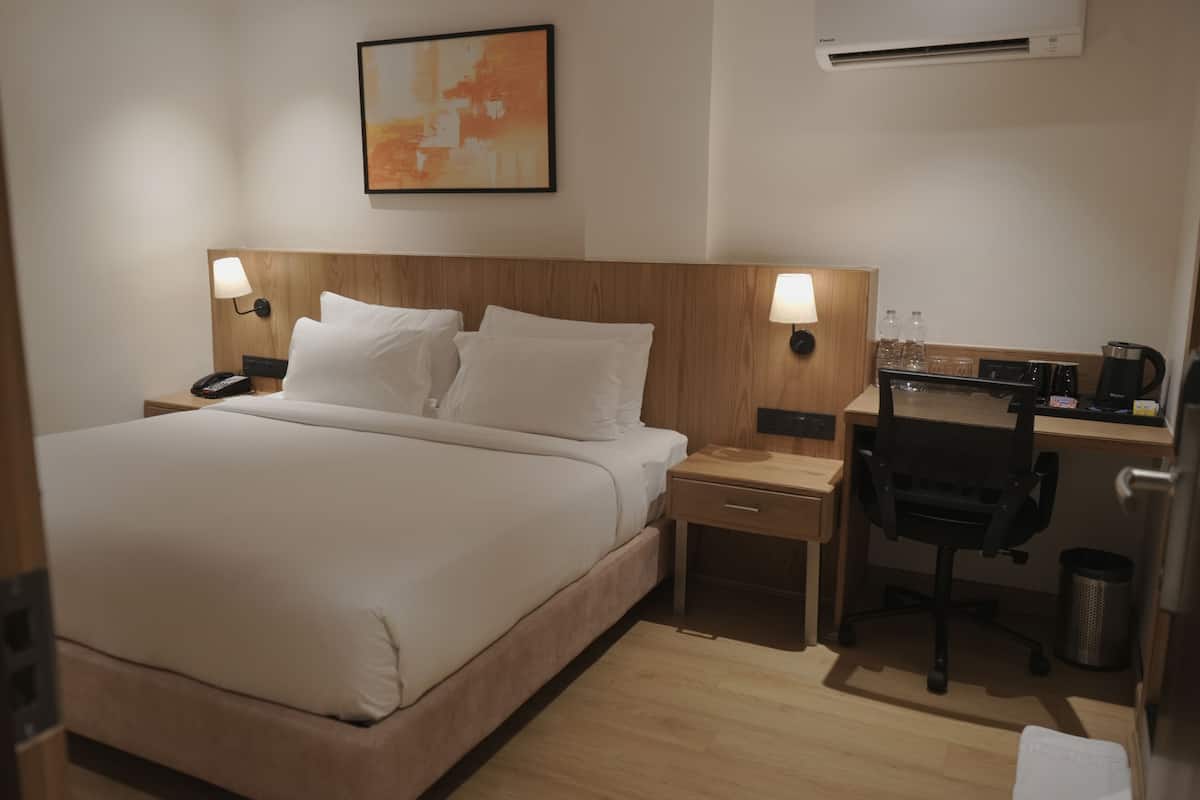 Deluxe-dobbeltværelse - 1 dobbeltseng | Skrivebord, arbejdsområde til bærbare computere, gratis Wi-Fi