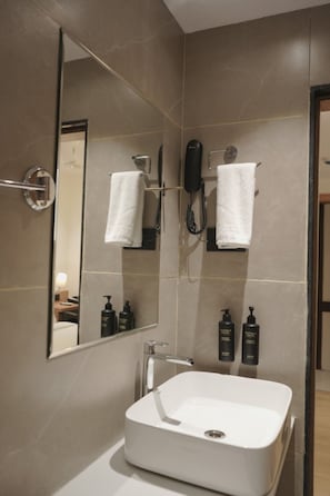 Shower, free toiletries, hair dryer, towels