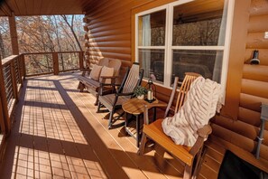 Terrace/patio - Wheelchair Accessible, Hot Tub, Pool Access, 5 miles to Pigeon Forge (Sevierville)