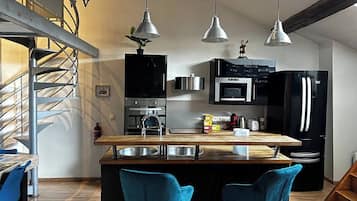 Fridge, microwave, oven, stovetop