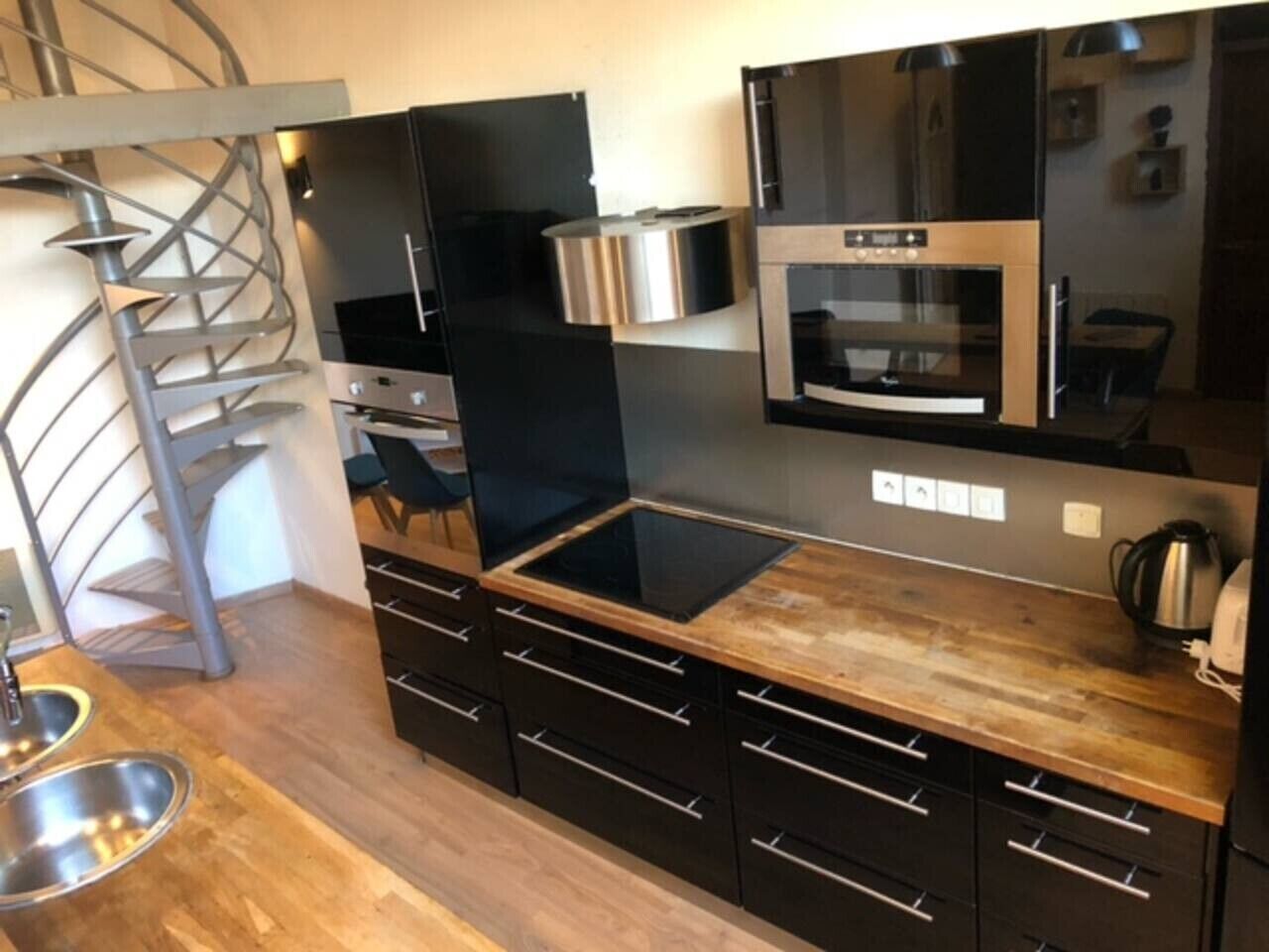 Coffee/tea maker, fridge, microwave, oven