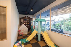 Tempat bermain anak – indoor