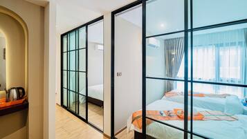 Desk, free WiFi, bed sheets