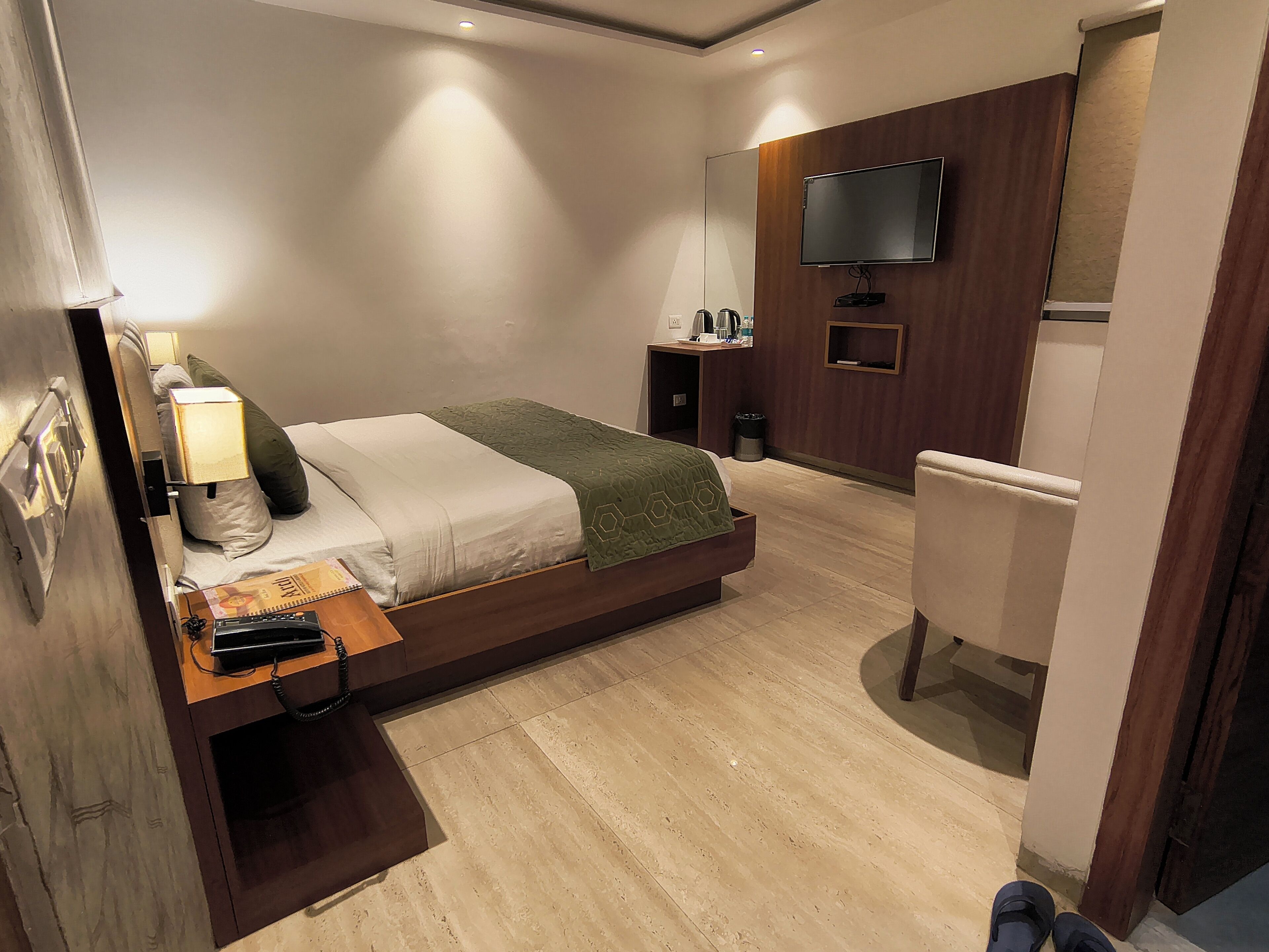 Economy Double Room | Desk, blackout curtains, soundproofing, iron/ironing board