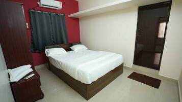 3 bedrooms, WiFi, bed sheets