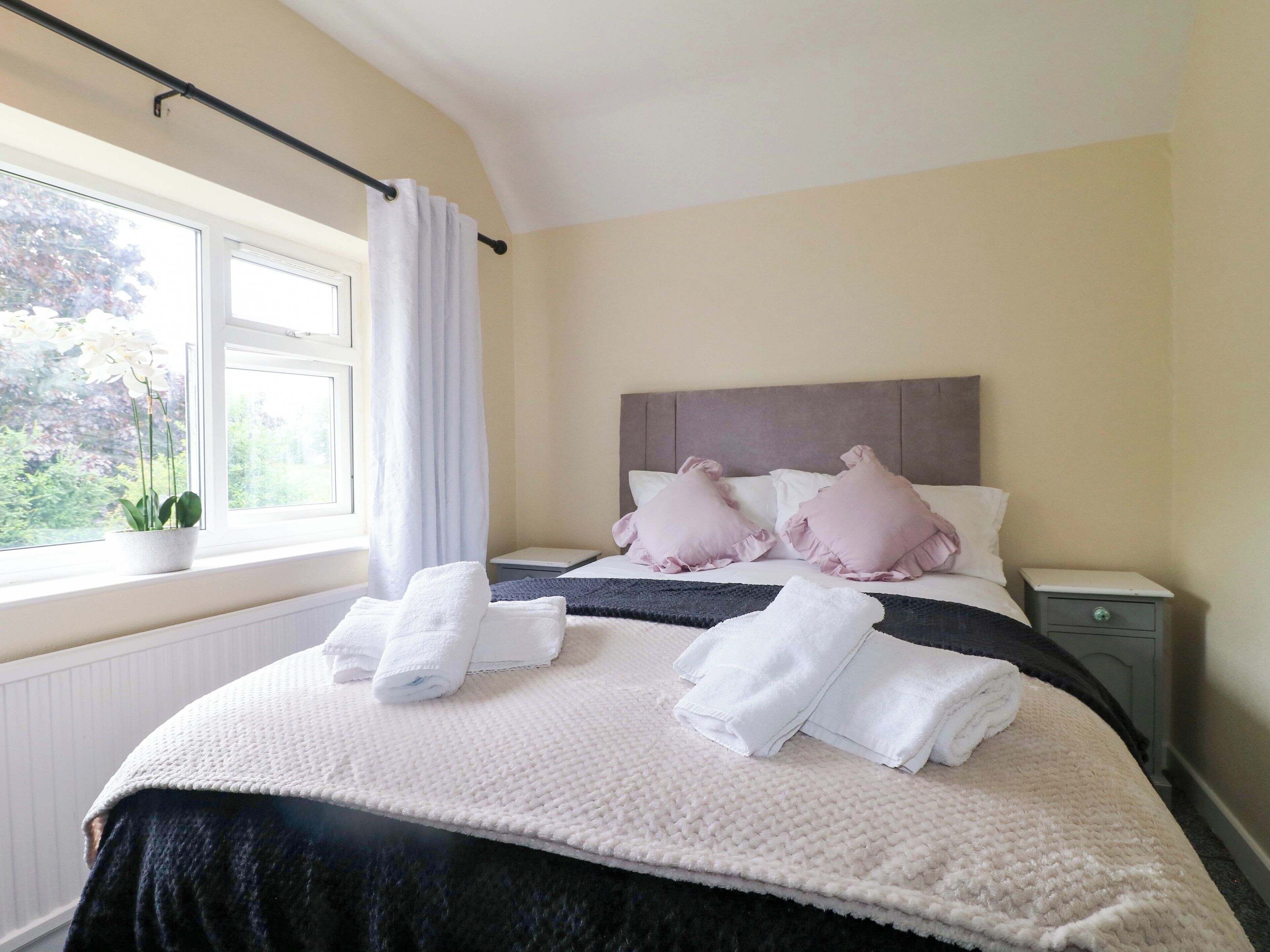 3 dormitorios, decoración individual, mobiliario individual