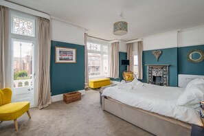 4 bedrooms, desk, iron/ironing board, WiFi
