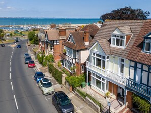 Exterior - Welcome to Rowallen, in the heart of Ryde town on the Isle of Wight, a stunning Edwardian town house (Ryde)