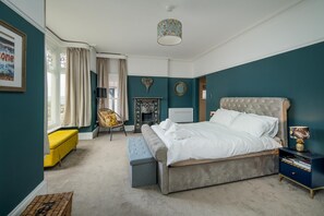 Desk, iron/ironing board, WiFi, bed sheets