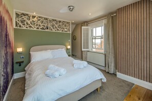 4 bedrooms, desk, iron/ironing board, WiFi - Welcome to Rowallen, in the heart of Ryde town on the Isle of Wight, a stunning Edwardian town house (Ryde)