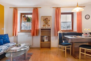 Dining - Apartment 'Gruberhof 1 with Mountain View' with Mountain View, Shared Garden and Wi-Fi (Rodeneck)