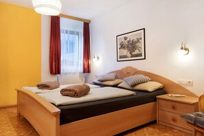 2 bedrooms, WiFi, bed sheets - Apartment 'Gruberhof  2 Mit Terrasse' with Mountain View, Private Terrace and Wi-Fi (Rodeneck)