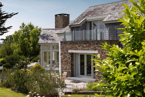 Meadowside - Rock - stylish retreat sleeping up to 8 guests in 4 bedrooms