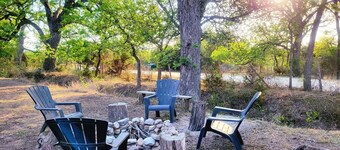 TJ's Escape *HUGE* Landmark Oak Tree *1mile2river*