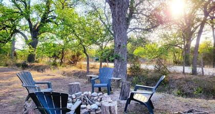 TJ's Escape *HUGE* Landmark Oak Tree *1mile2river*