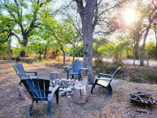 TJ`s Escape *HUGE* Landmark Oak Tree *1mile2river*