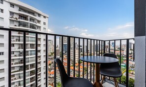 Basic Apartment | Outdoor dining