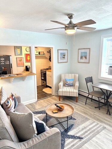 Cozy 1-bedroom condo with WiFi, AC, Beach tags in beautiful Brigantine Beach