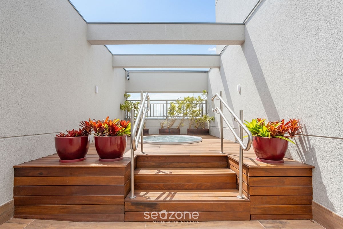 Apartment | Outdoor spa tub