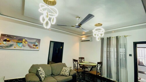 Charming 2-bedroom house close to Santasi-Kumasi. Free WiFi in an Exclusive Area