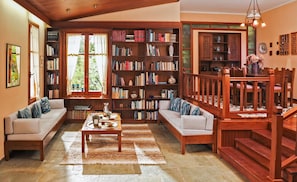 House | 5 bedrooms, desk, soundproofing