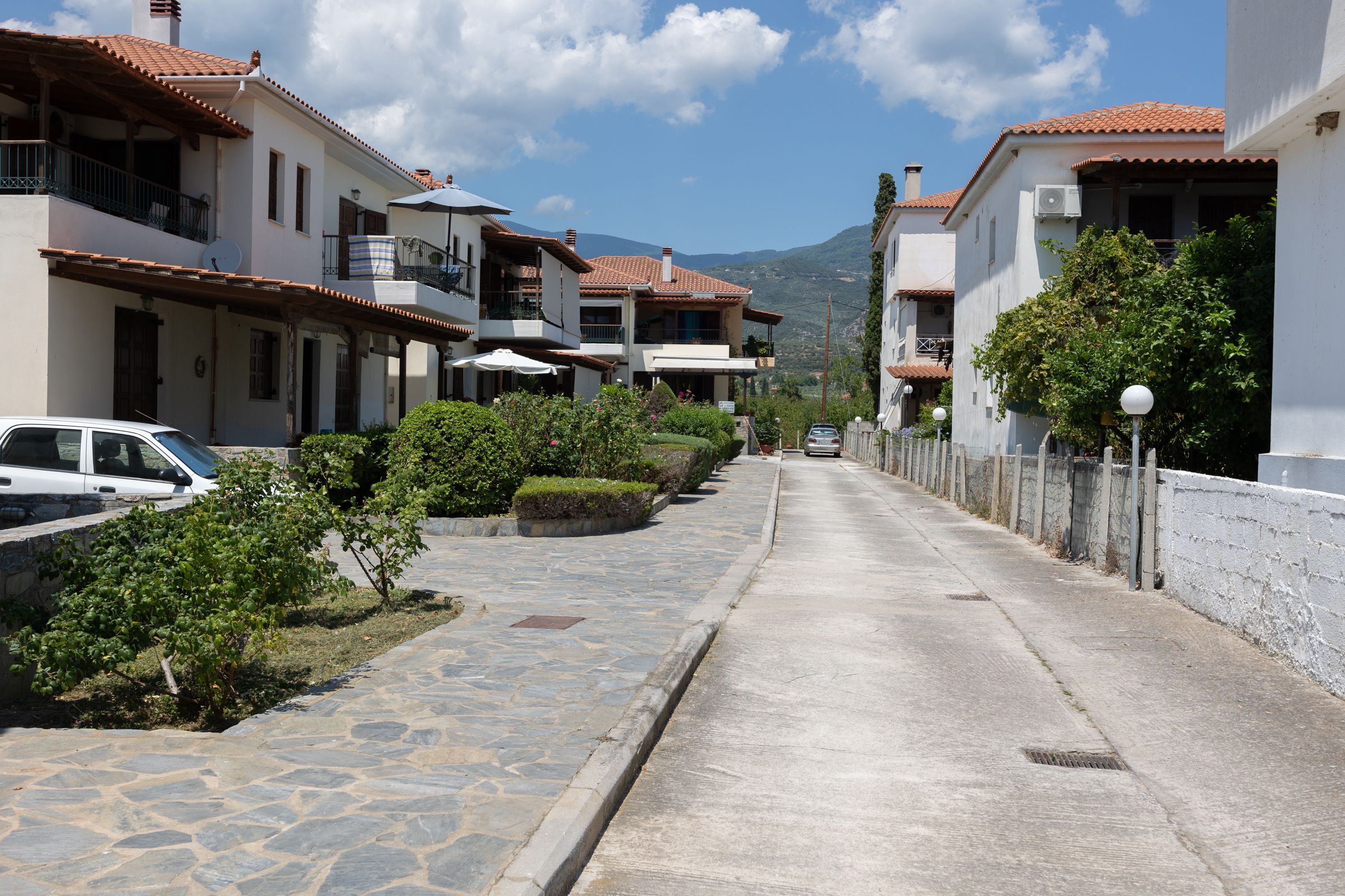 House | 1 bedroom, desk