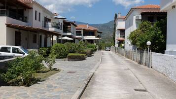 House | 1 bedroom, desk