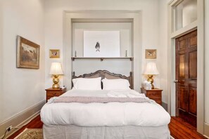 5 bedrooms, iron/ironing board, free WiFi, bed sheets