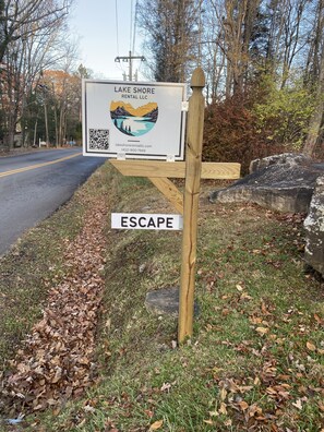 A rental sign for Lake Shore Rental LLC with a QR code and a website address. - 5 Bedroom in Deep Creek (Oakland)