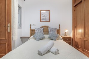 4 chambres, fer et planche à repasser, draps fournis