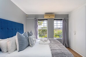 舒适公寓, 露台, 花园景观 | 客房内保险箱、熨斗/熨衣板、免费 WiFi