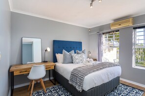 Leilighet – comfort, terrasse, hageutsikt | Safe på rommet, strykejern/-brett og wi-fi (inkludert)