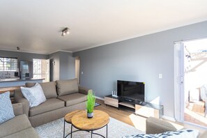 Comfort Apartment, Patio, Garden View | Living area